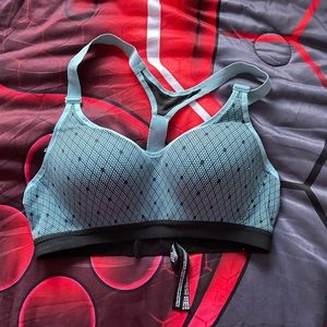 Victoria’s Secret Sport Bra Size (34B)
